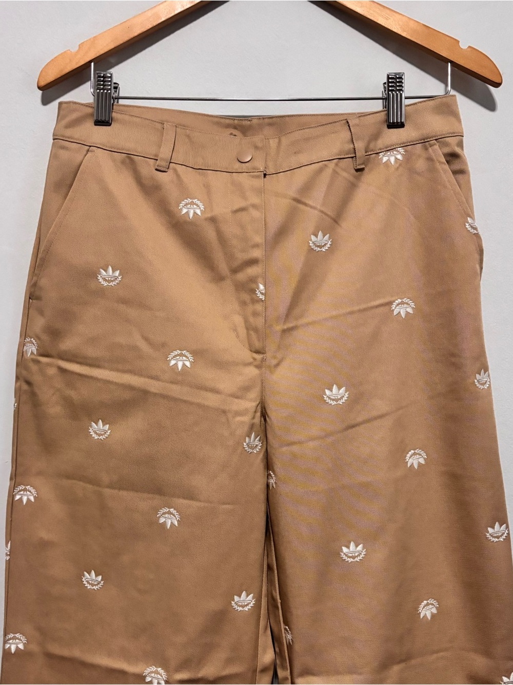 Adidas-Women Alllover Mini Crest Chino Pants - Picture 4 of 7
